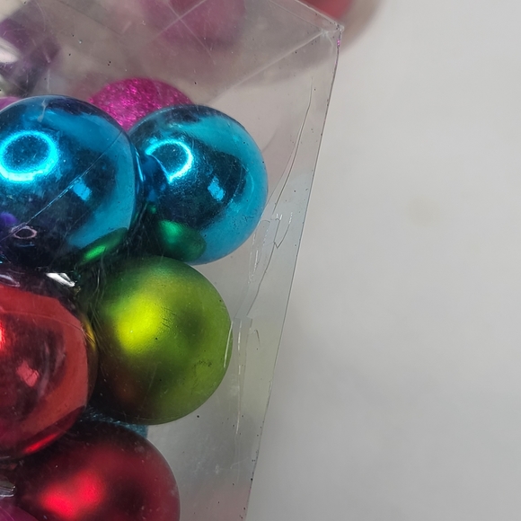 Small Round Ornaments Colorful and Red - Picture 7 of 10